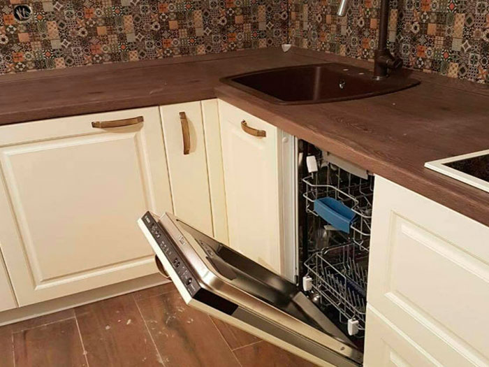 белая кухня из массива